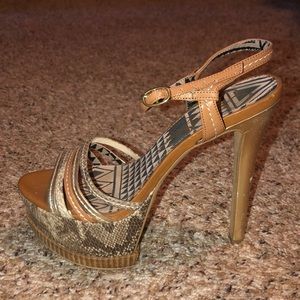 Jessica Simpson sexy high heels  👠